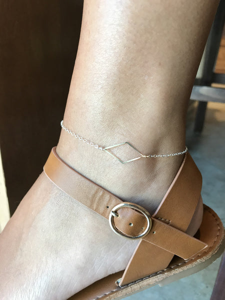 Delicate Diamond-Shaped Anklet