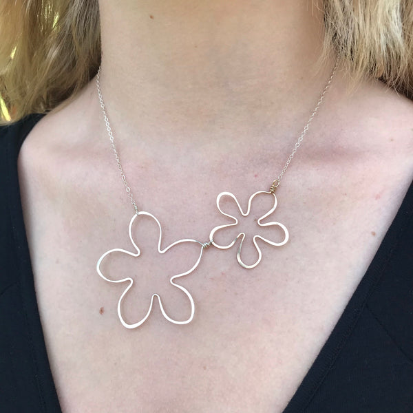2 Small Flowers Necklace